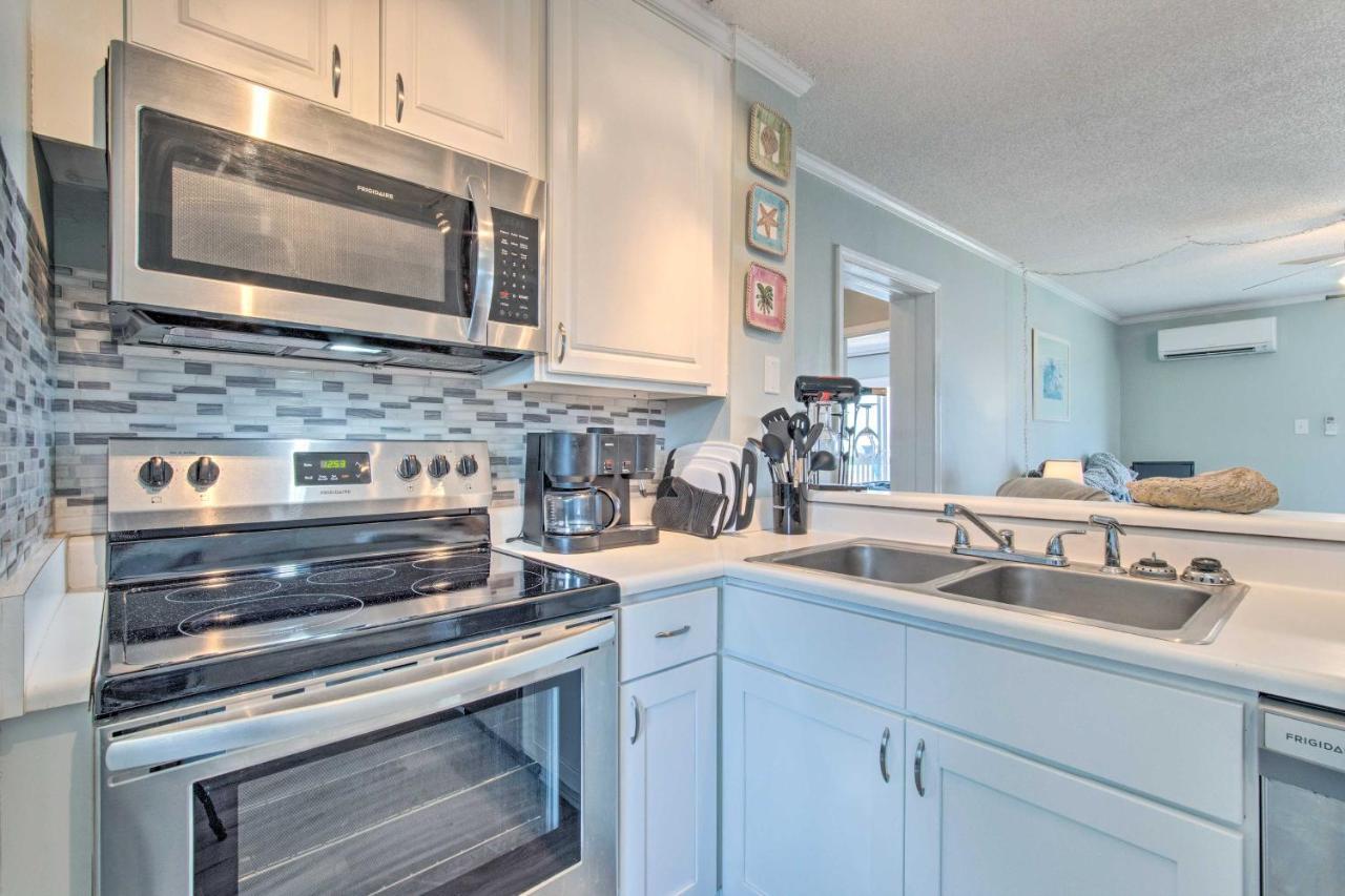 Convenient Retreat With Balcony And Ocean Views! Appartement North Topsail Beach Buitenkant foto