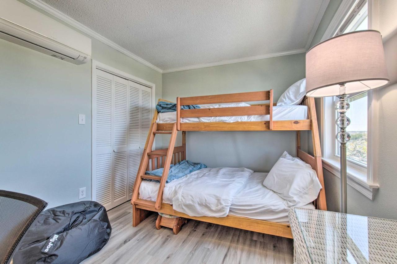 Convenient Retreat With Balcony And Ocean Views! Appartement North Topsail Beach Buitenkant foto