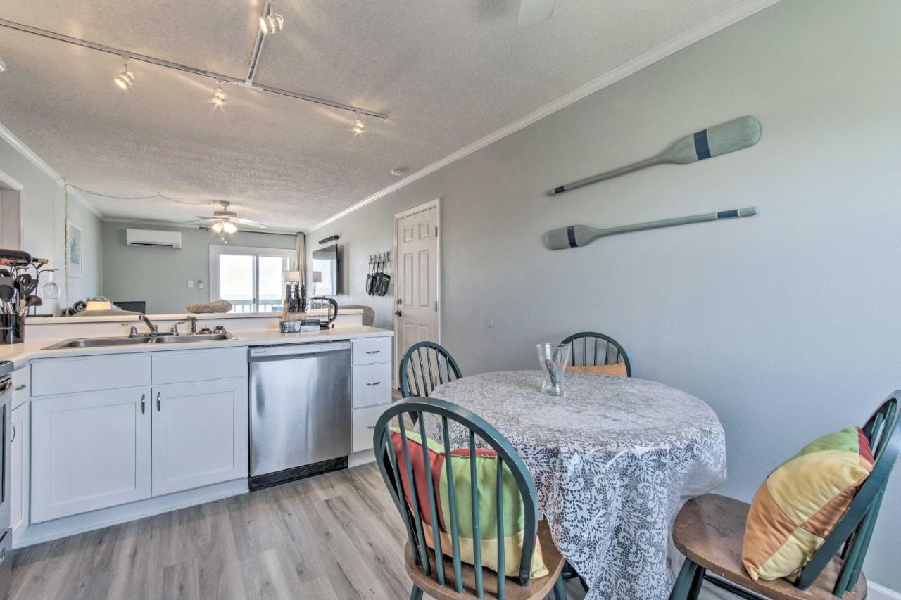 Convenient Retreat With Balcony And Ocean Views! Appartement North Topsail Beach Buitenkant foto